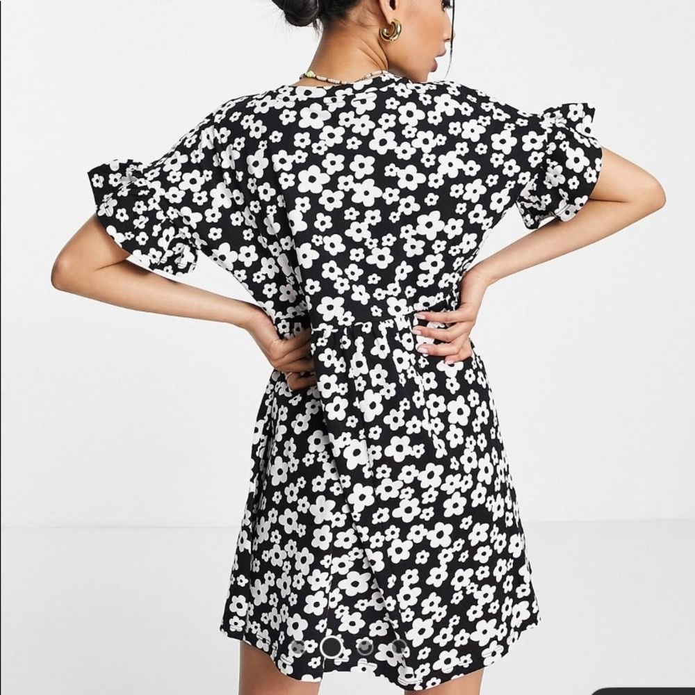Never worn retro floral pattern summer dress